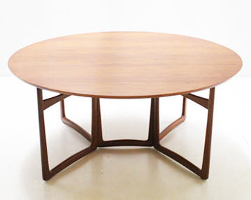 HVIDT & MØLGAARD DINING TABLE