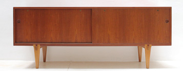 HANS WEGNER SIDEBOARD