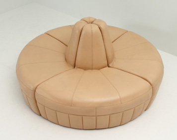 ROUND ITALIAN SOFA IN FLESH LEATHER