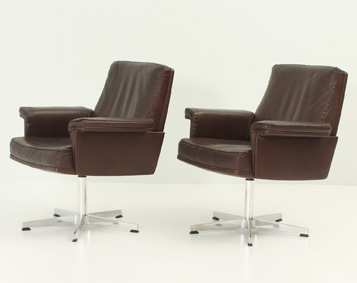 PAIR OF DS 35 ARMCHAIRS BY DE SEDE