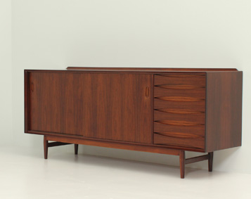 TRIENNALE SIDEBOARD IN ROSEWOOD BY ARNE VODDER FOR SIBAST