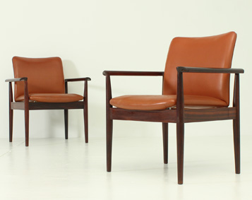 PAIR OF DIPLOMAT CHAIRS IN ROSEWOOD BY FINN JUHL